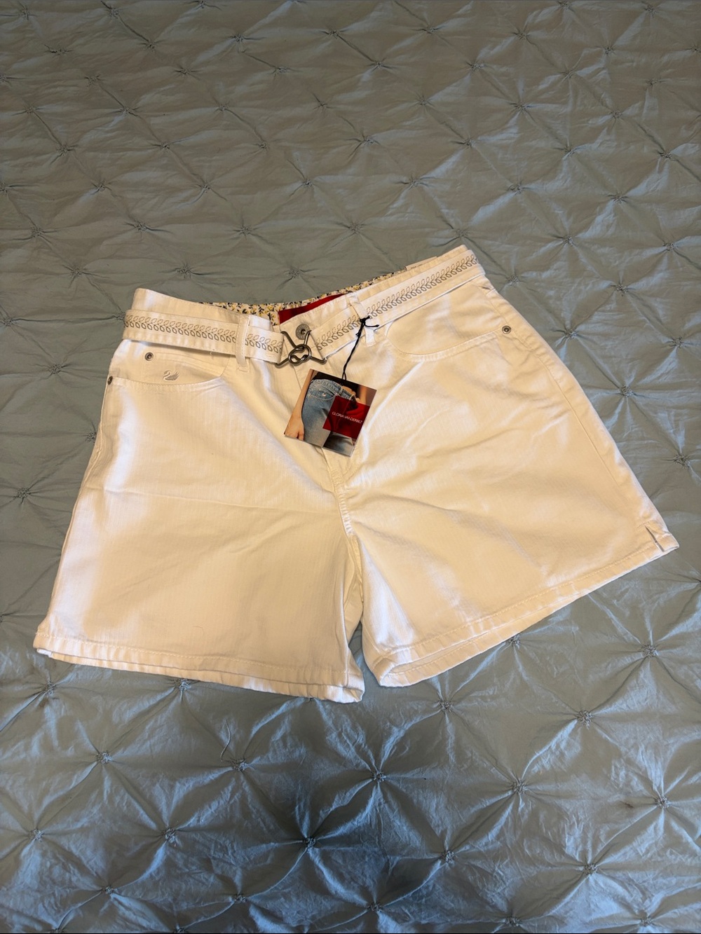 Gloria Vanderbilt White Jeans with Red Tag Accent, Floral waist and belt.